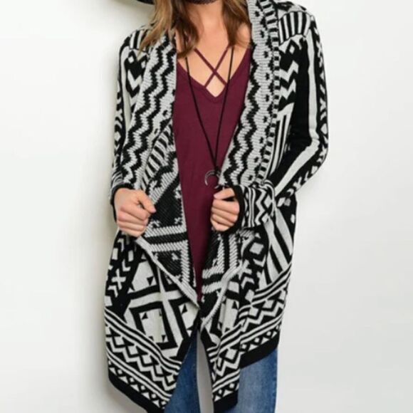 Black and white Brynn Aztec cardigan size sm/med - Picture 2 of 2